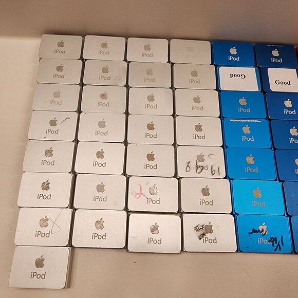 Apple iPod shuffle 2nd generation 1GB 2GB Various Color 1 Year warranty w/ acces - Picture 3 of 16